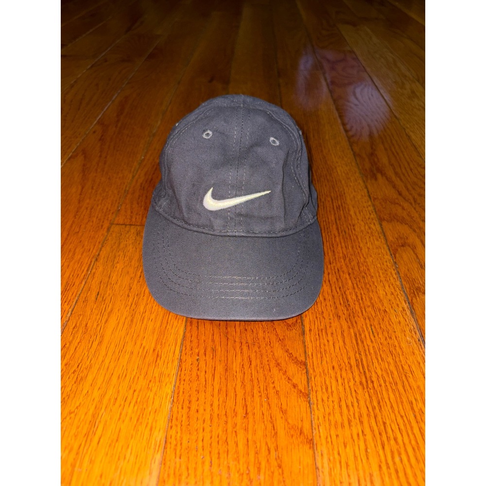 Nike Toddler Boys Girls Dark Gray Swoosh Adjustable Baseball Cap Hat 2319-693 - Picture 1 of 5